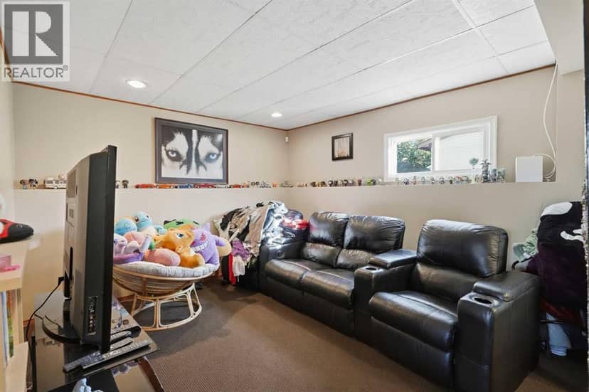 4615 31 Avenue NE — photo 30 of 40