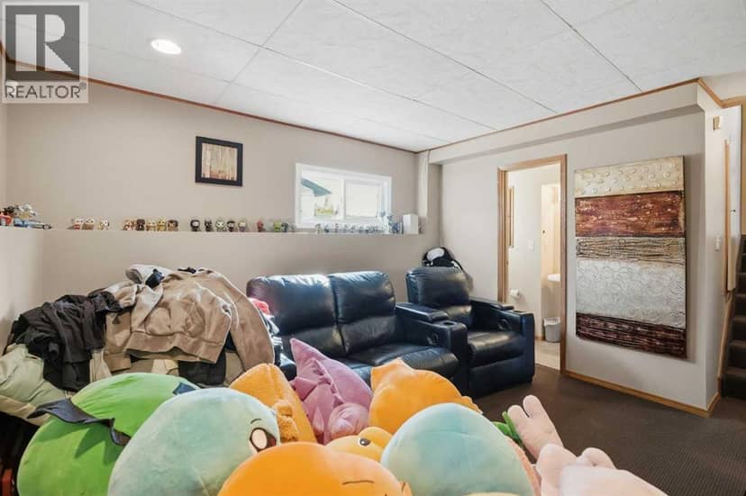 4615 31 Avenue NE — photo 31 of 40