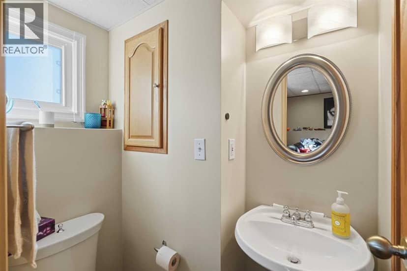 4615 31 Avenue NE — photo 32 of 40