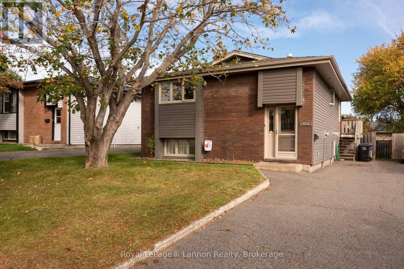 612 Lanark Crescent — photo 1 of 31