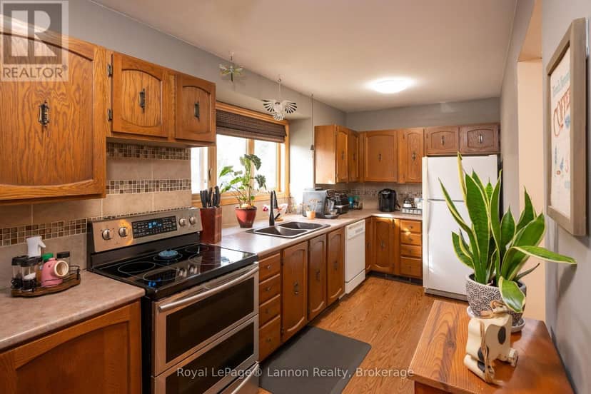 612 Lanark Crescent — photo 14 of 31