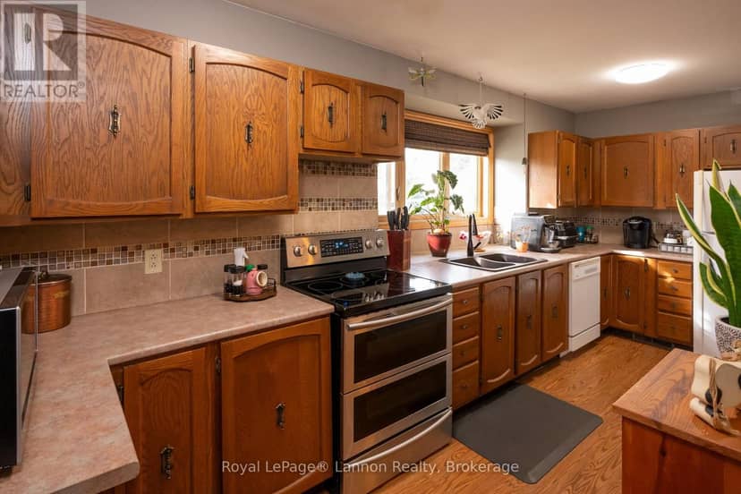 612 Lanark Crescent — photo 15 of 31
