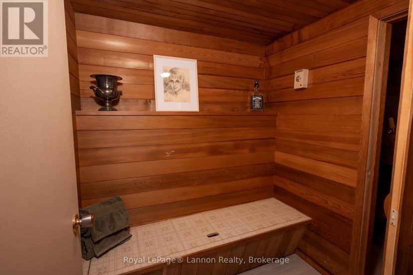 612 Lanark Crescent — photo 29 of 31