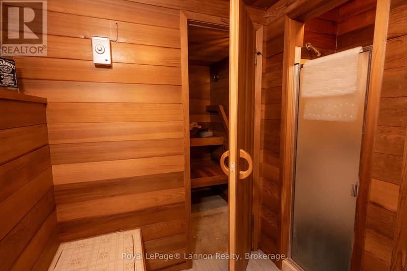 612 Lanark Crescent — photo 30 of 31