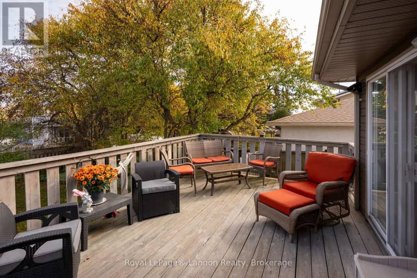 612 Lanark Crescent — photo 7 of 31