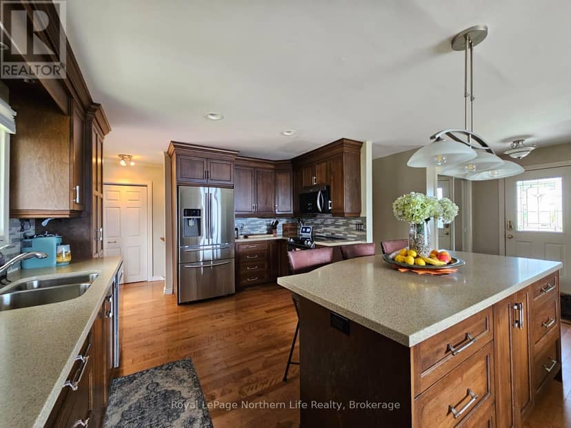 224 Elliott Street — photo 18 of 36