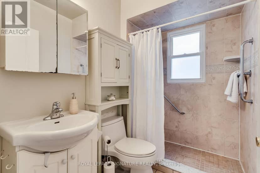 32 Wigan Crescent — photo 15 of 24