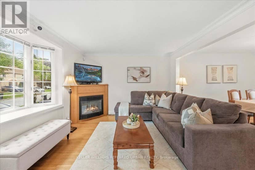 207 Elmhurst Avenue, Toronto, photo 7