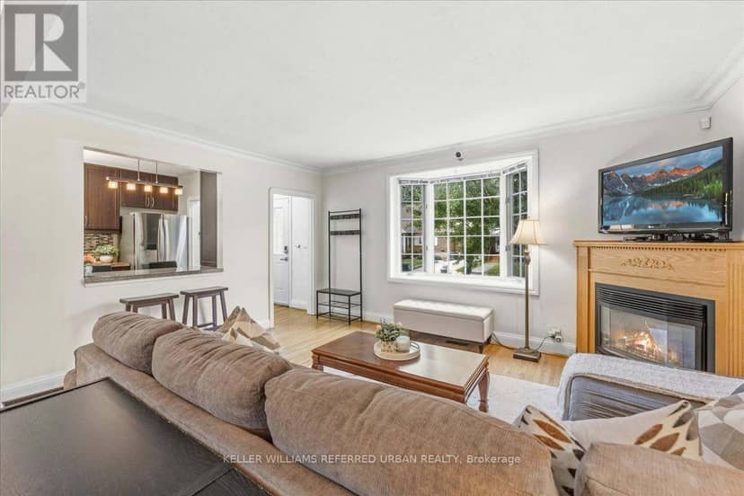 207 Elmhurst Avenue, Toronto, photo 8