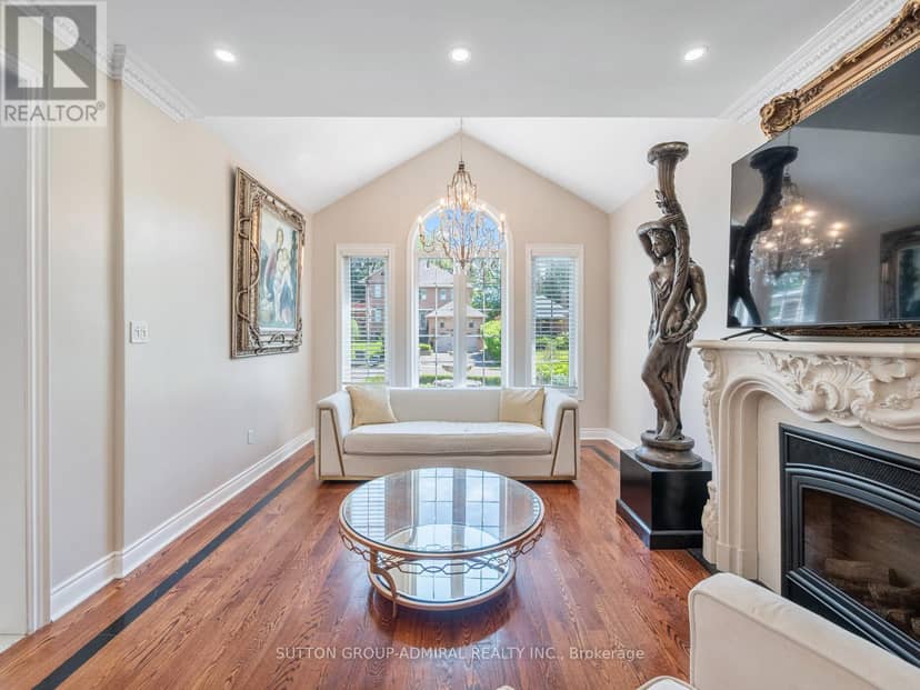 18 Thatcher Avenue, Toronto, photo 8