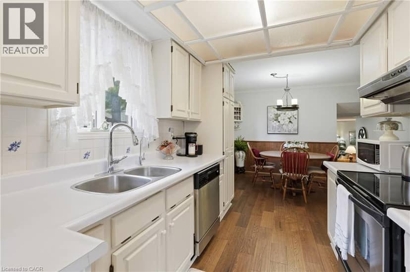 283 PARKWAY Drive W, Milton, photo 6