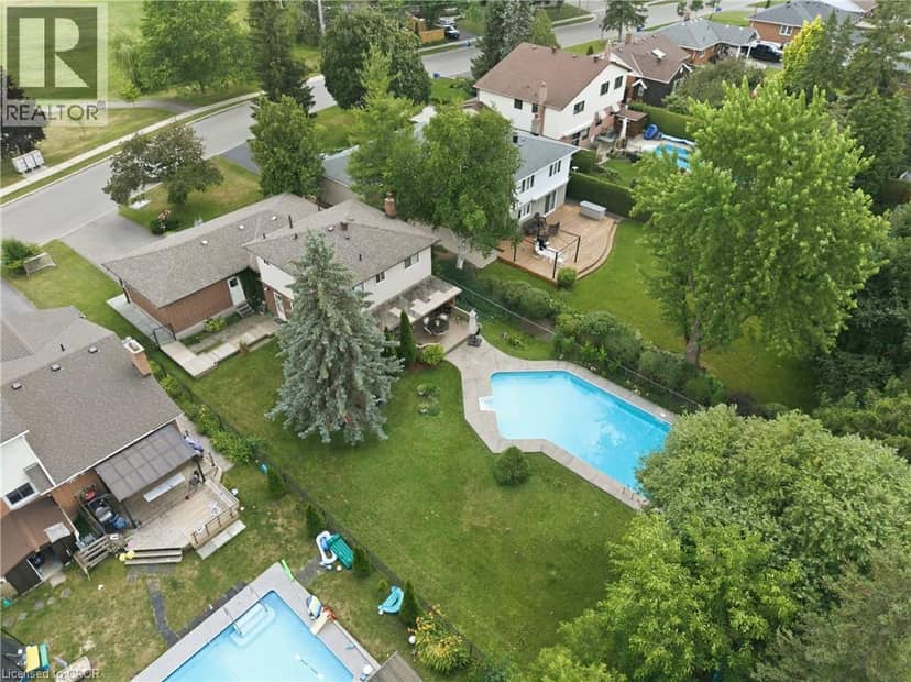 283 PARKWAY Drive W, Milton, photo 3