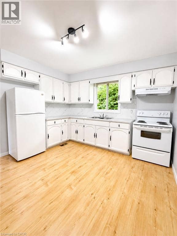 11 GLENDA Street — photo 5 of 17