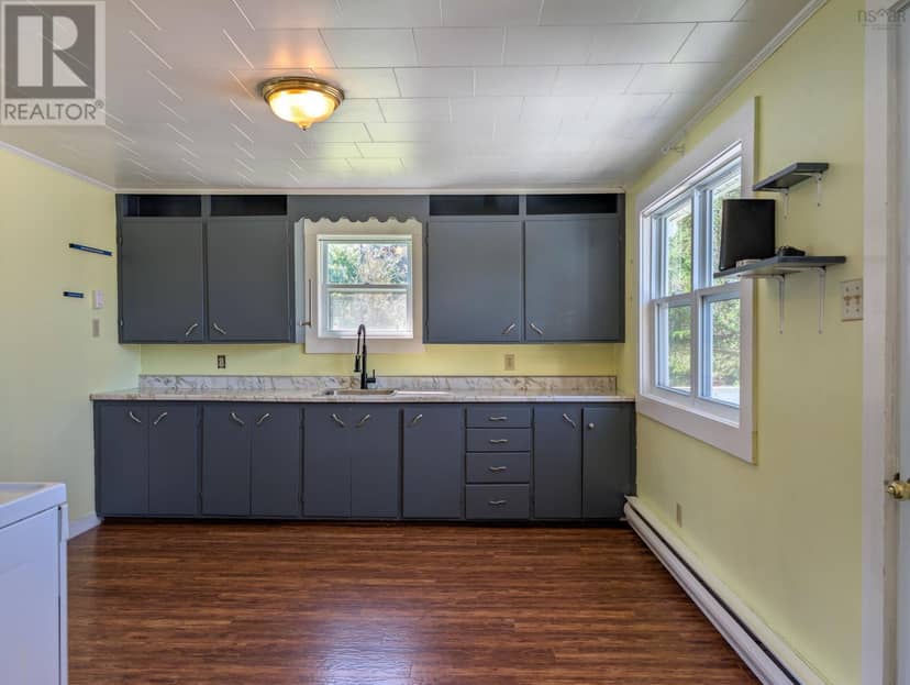 1372 Highway 201 — photo 15 of 30