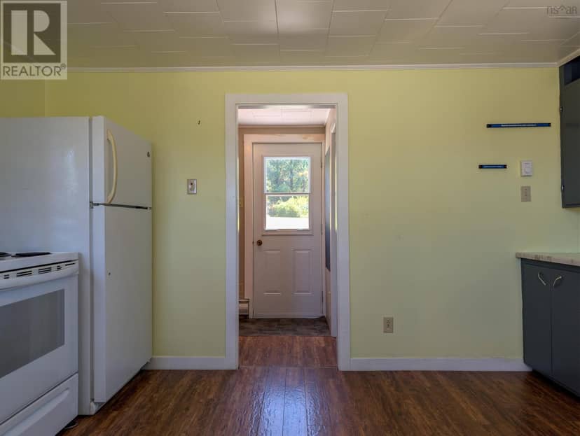 1372 Highway 201 — photo 17 of 30