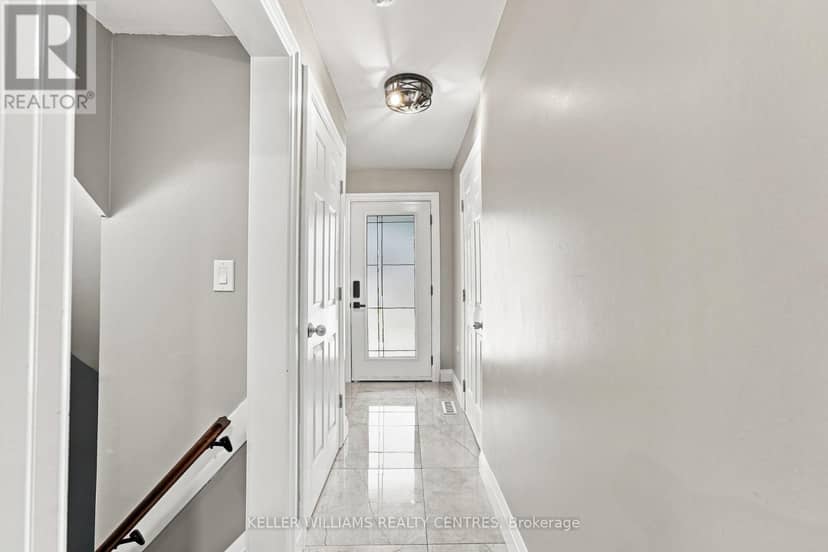 36 Chaucer Crescent, Barrie, photo 3