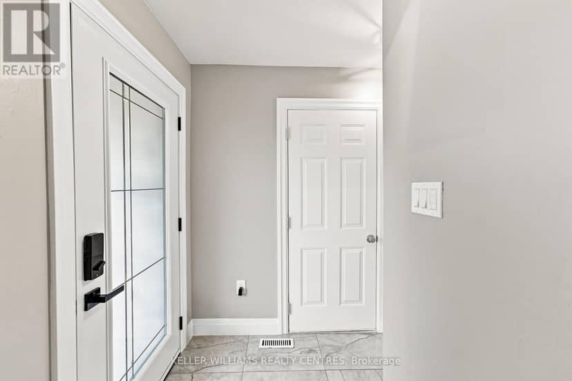 36 Chaucer Crescent, Barrie, photo 4