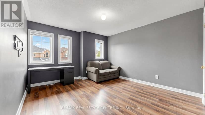 169 Cooke Crescent — photo 16 of 33