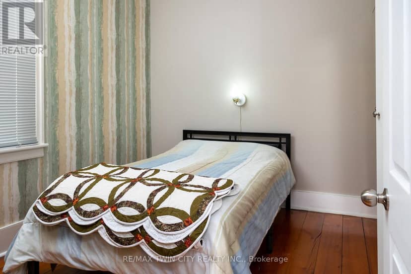 60 Simcoe Street — photo 17 of 24