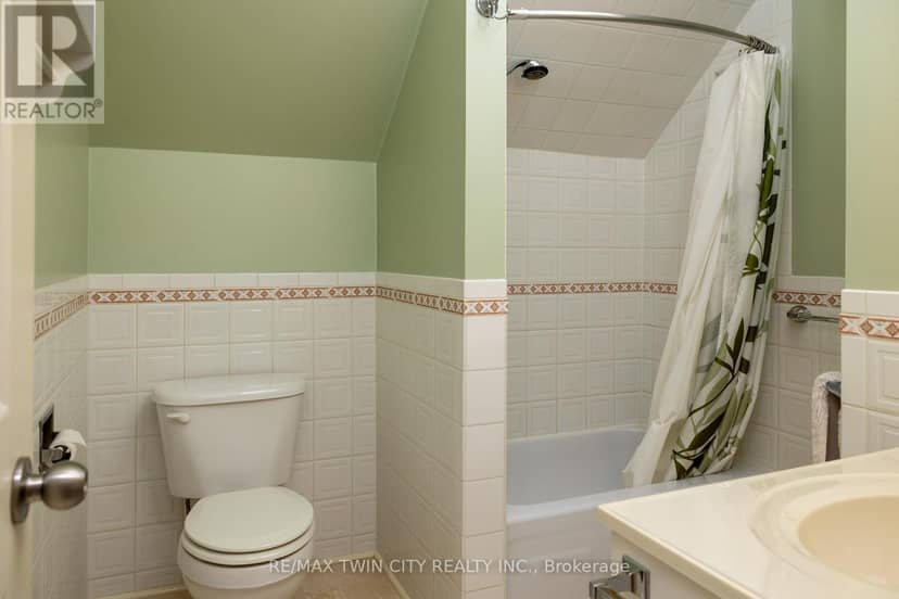 60 Simcoe Street — photo 21 of 24