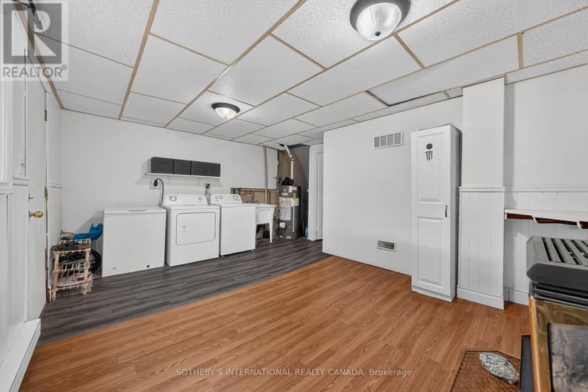 D - 164 Henry Street — photo 35 of 40