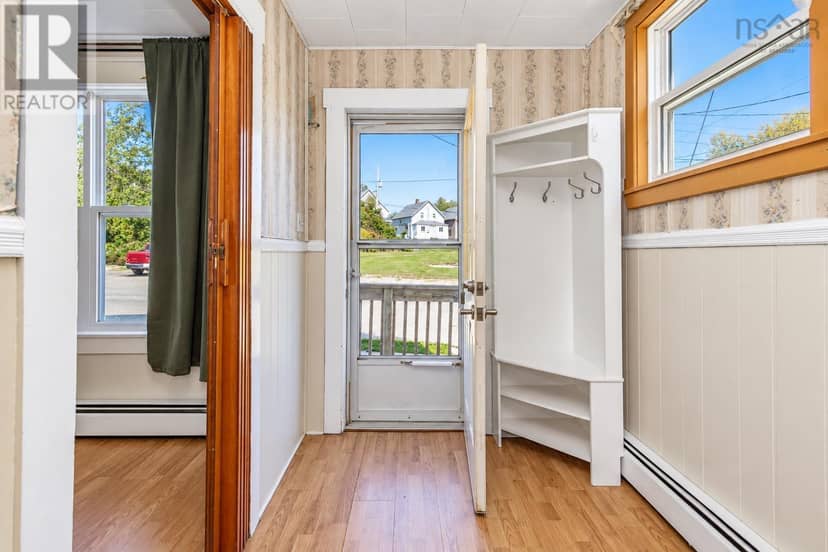 21 Railroad Street, 23 Rialroad.       Street — photo 16 of 40
