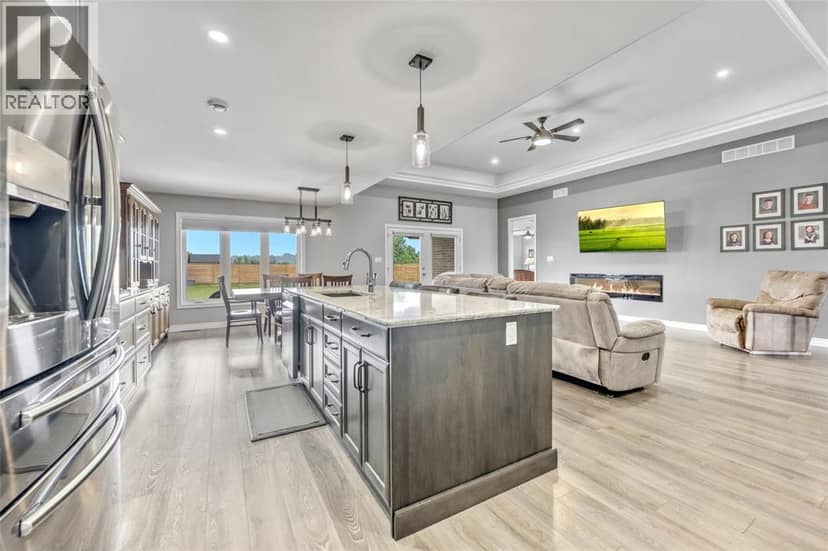 3960 Cullen Drive — photo 8 of 40