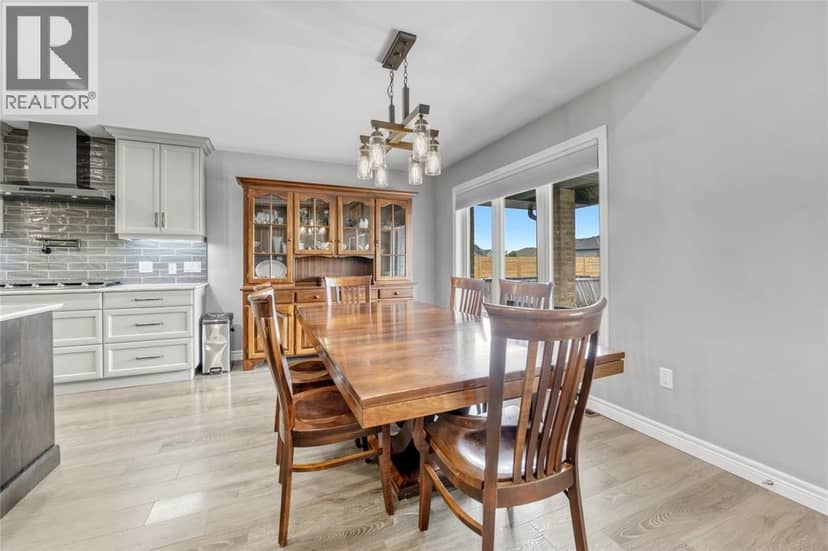 3960 Cullen Drive — photo 10 of 40
