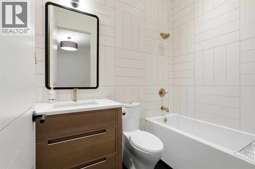 2407 31 Avenue SW — photo 37 of 40