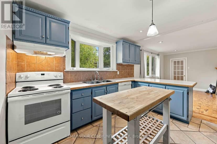 18863 Leslie Street — photo 17 of 30