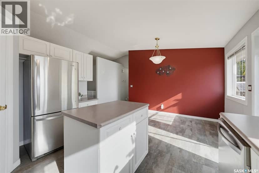 314 Peterson CRESCENT — photo 10 of 40