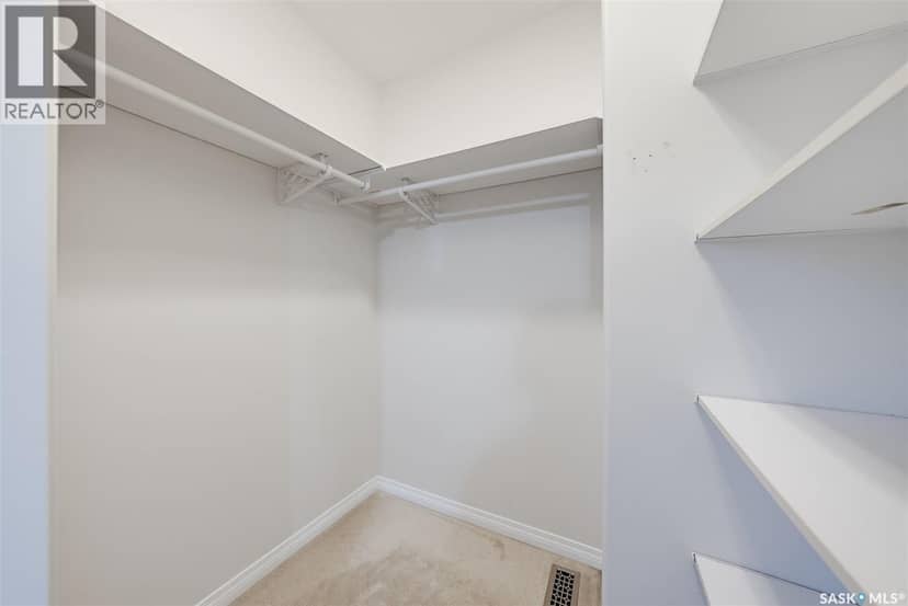 314 Peterson CRESCENT — photo 13 of 40