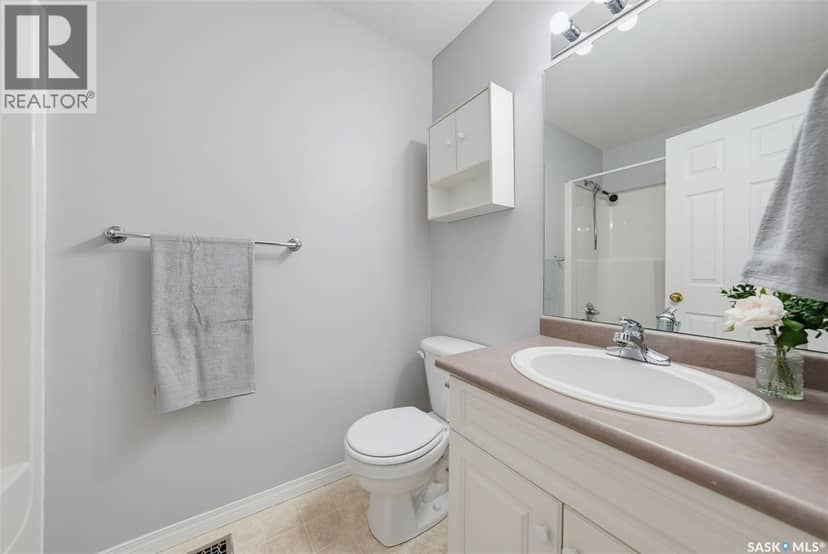 314 Peterson CRESCENT — photo 14 of 40