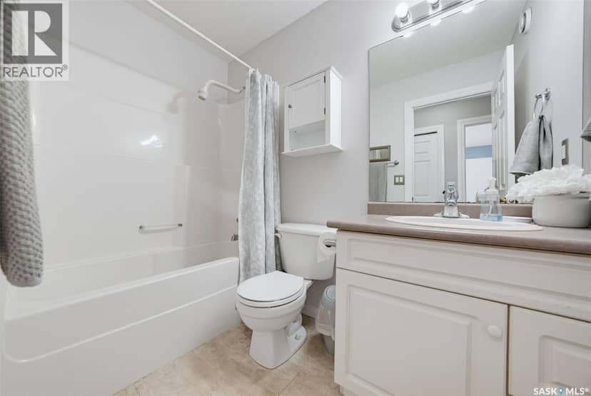 314 Peterson CRESCENT — photo 17 of 40