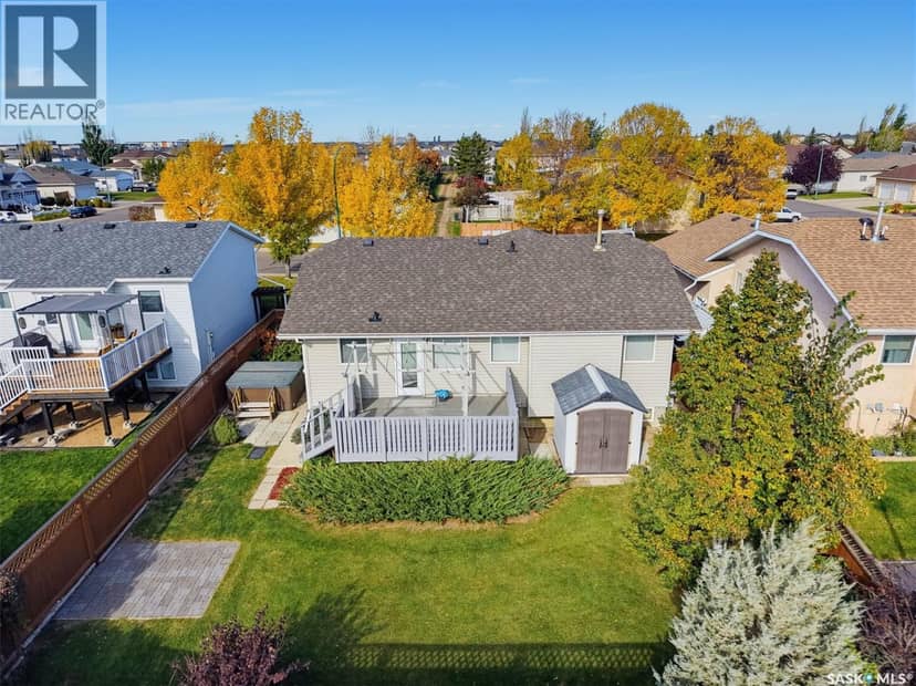 314 Peterson CRESCENT — photo 33 of 40