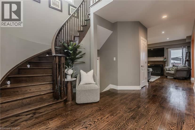 24 NEWCASTLE Court, Hamilton, photo 3
