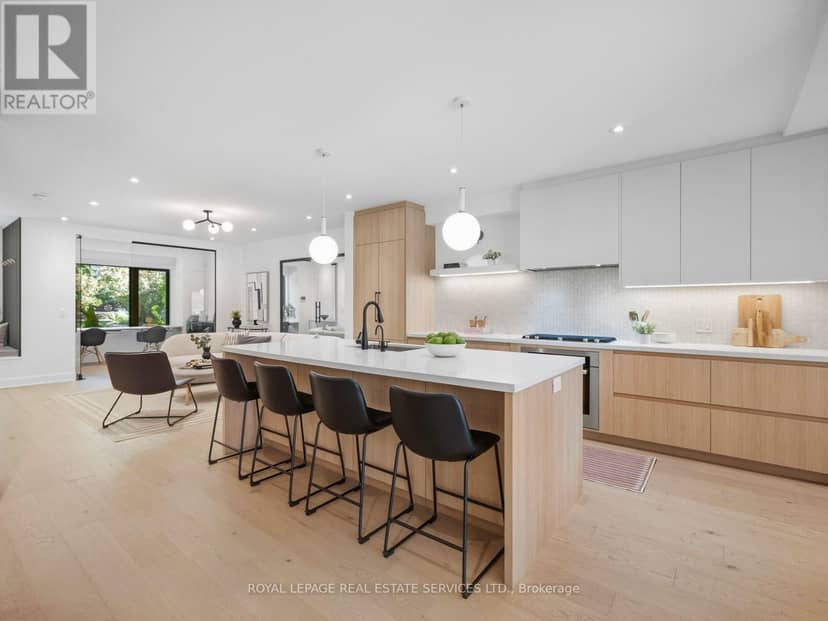 374 Spadina Road — photo 10 of 40