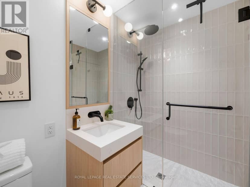 374 Spadina Road — photo 33 of 40