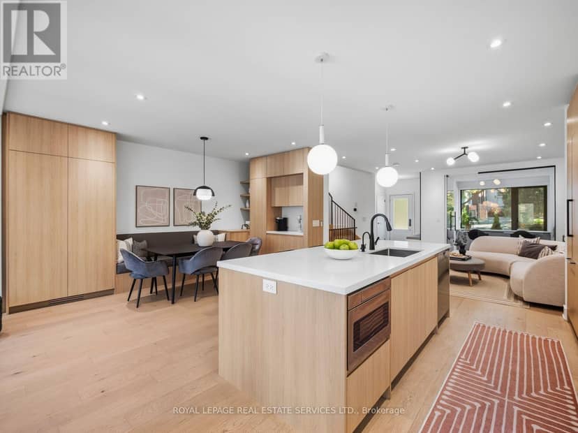 374 Spadina Road — photo 9 of 40