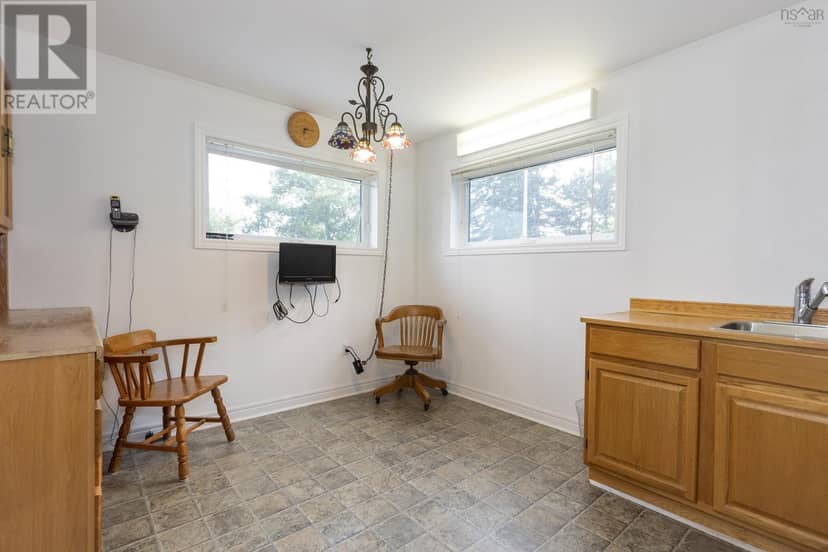 9525 Highway 6 — photo 21 of 40