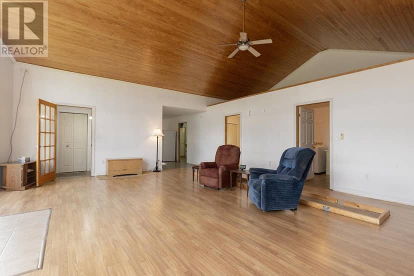 9525 Highway 6 — photo 19 of 40