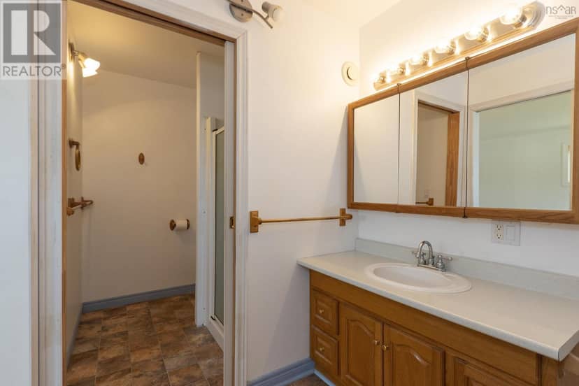 9525 Highway 6 — photo 37 of 40