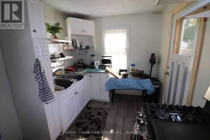 208 Hincks Street — photo 9 of 24