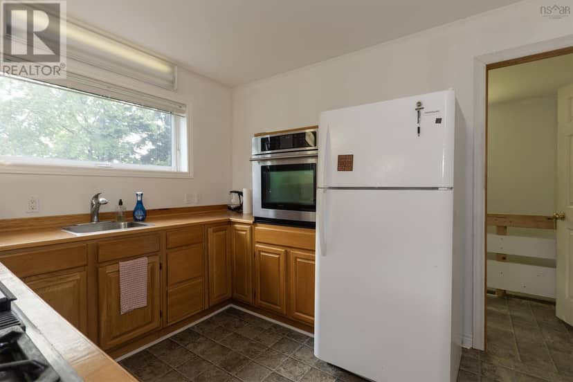 9525 Highway 6 — photo 22 of 40
