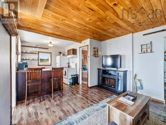 1031 West Bay Road — photo 35 of 40