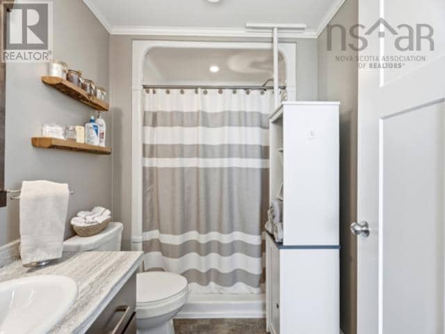 1031 West Bay Road — photo 19 of 40