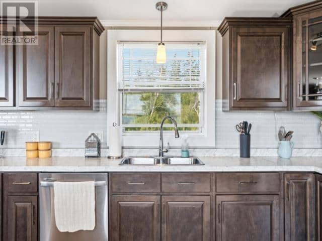 1031 West Bay Road — photo 11 of 40