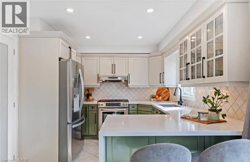 467 HEDGEROW Lane — photo 9 of 40