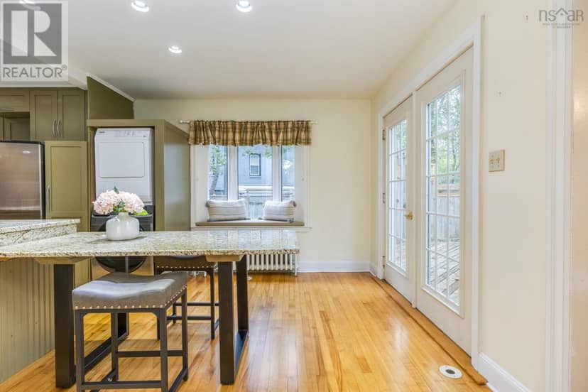2561 Newton Avenue — photo 13 of 40