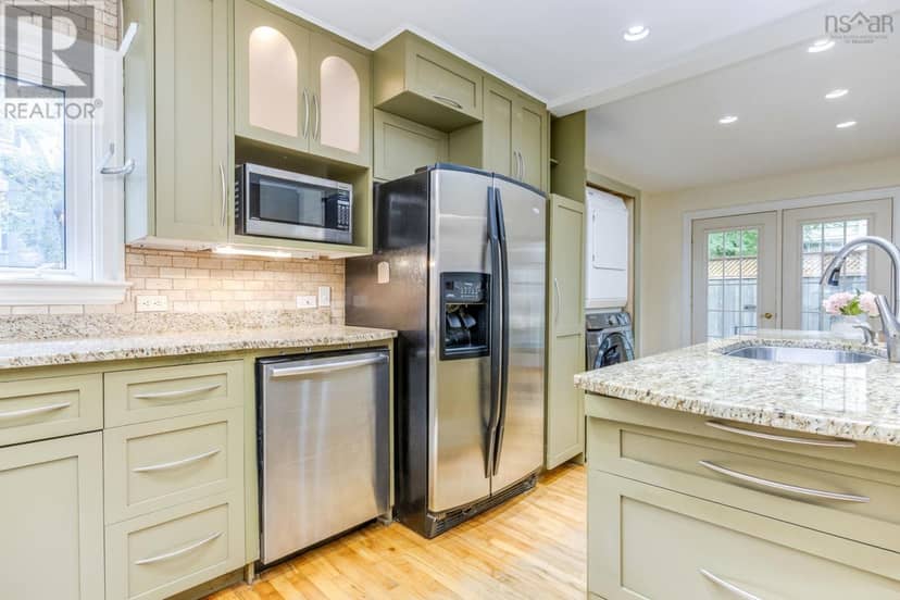 2561 Newton Avenue — photo 10 of 40